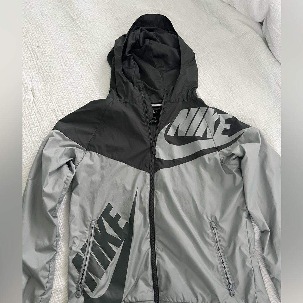 NIKE WINDBREAKER